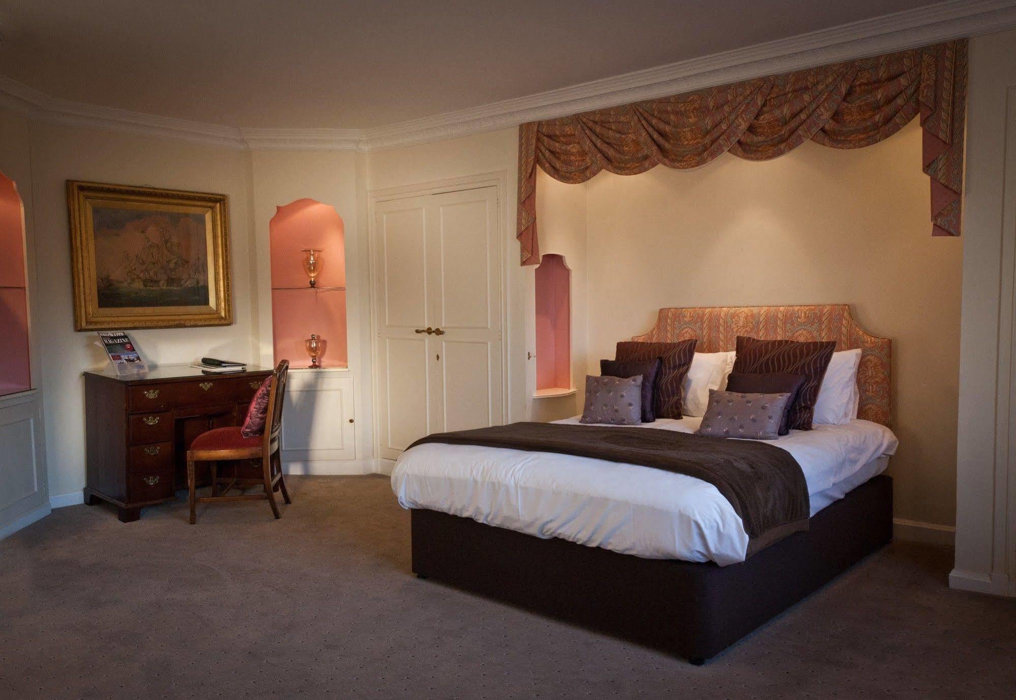 Ghyll Manor Country Hotel Horsham Exterior foto